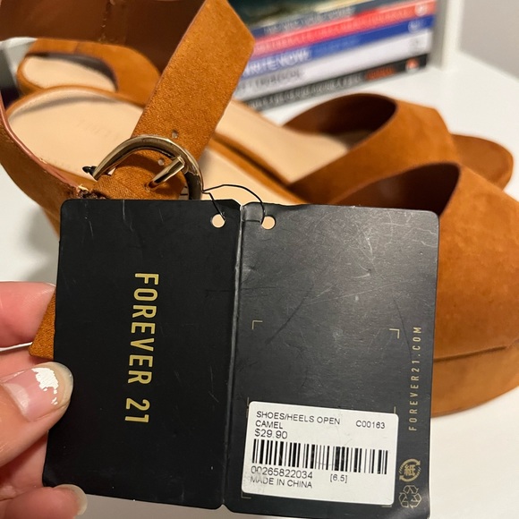 Platform Sandals 🤍 - Picture 3 of 4